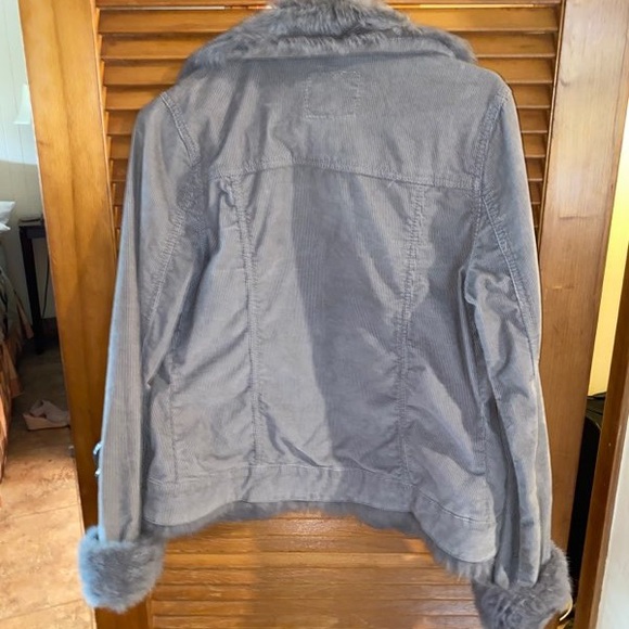 Coat - Picture 3 of 4